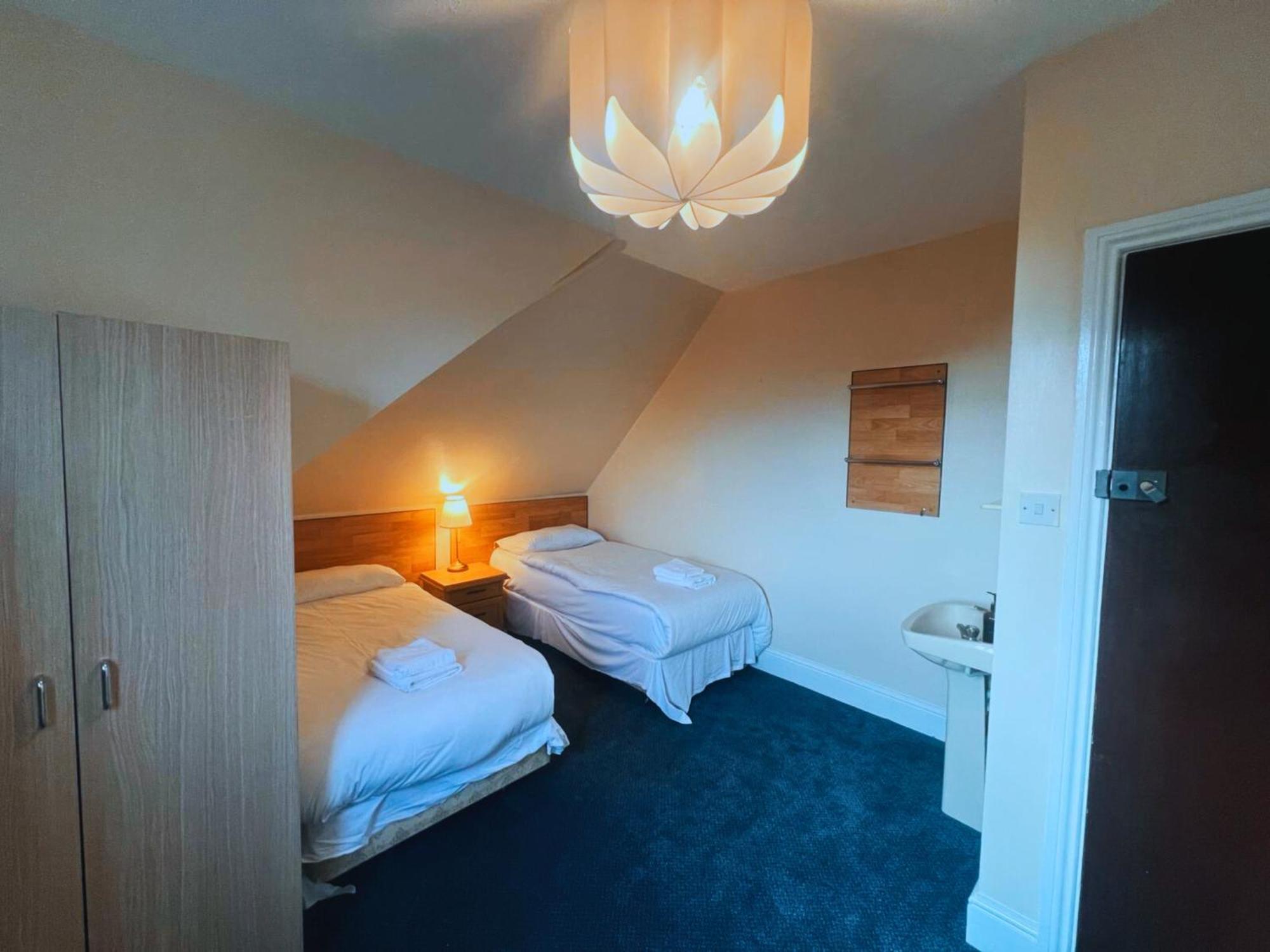 Helen'S Hotel Near Wembley Лондон Экстерьер фото
