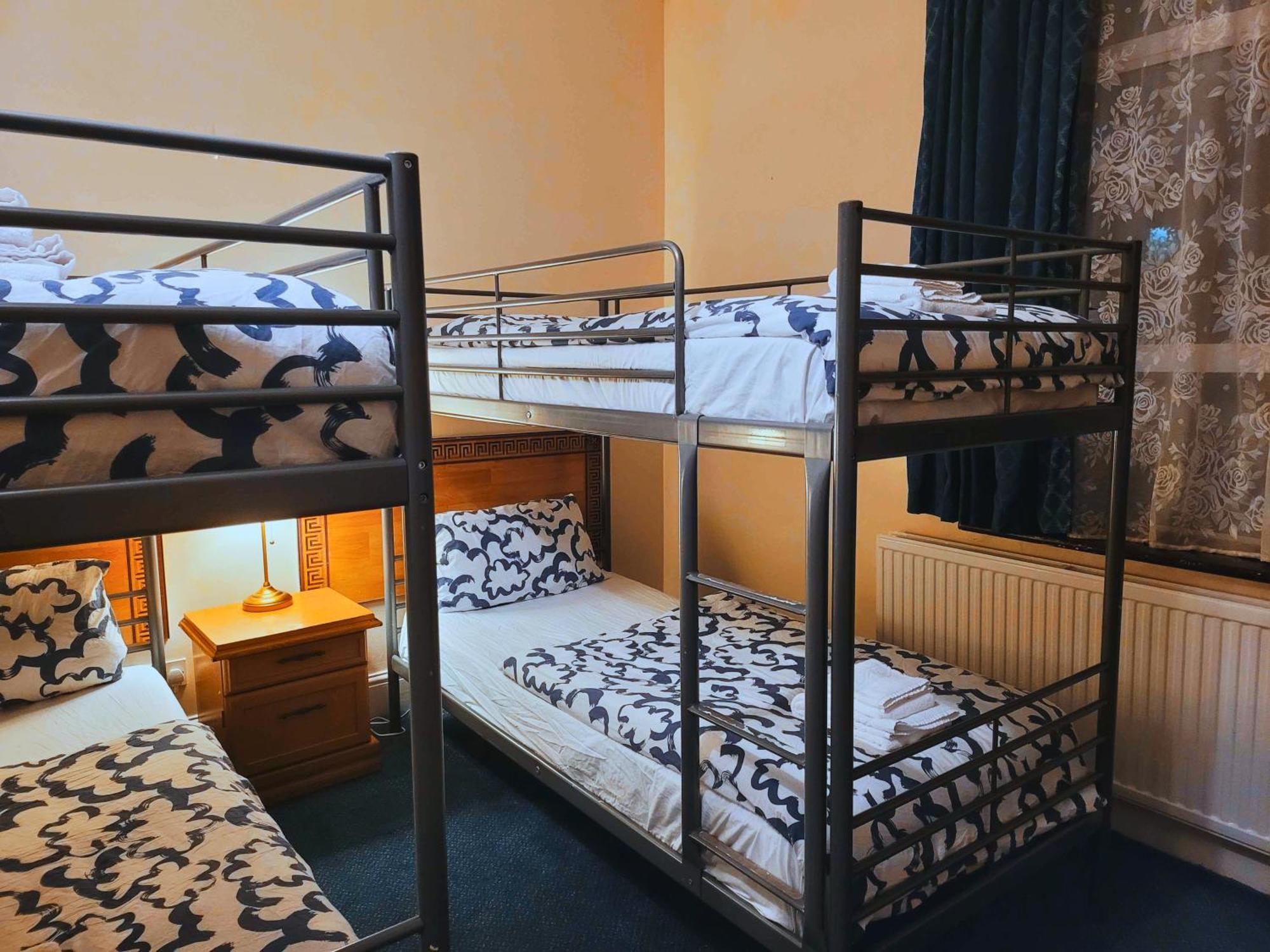 Helen'S Hotel Near Wembley Лондон Экстерьер фото